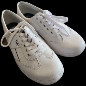Keds size 7 white lace ups
